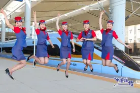 乘务员小姐姐换制服啦！图片