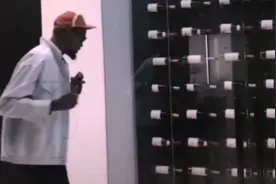 有钱的屌丝！杜兰特豪宅内景曝光，球迷调侃红酒里装洗澡水图片