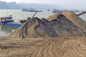 非法采砂“掏空”河道，一小时可采上千吨，采砂到底有多大危害？图片