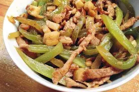 健康美食：腊肠炒青笋、黄瓜辣炒香干、凉拌香菜卤藕、莴笋炒肉丝图片
