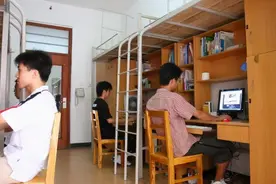 大学寝室舍友拒绝AA买空调，男孩果断自己安装独享，难道也有错？图片