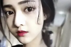 小说：我和美女同事吃西餐，她诧异看着我：你今天不打算回去了？图片