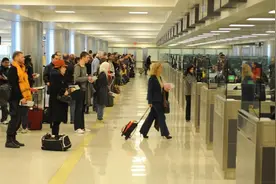 赴美留学被关“小黑屋”的中国学生：逼问方式吓人，被指撒谎打黑工，近乎崩溃图片