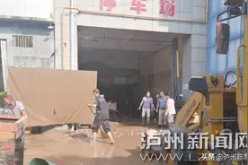 洪水退去 泸州商户们正为重新开业做准备图片
