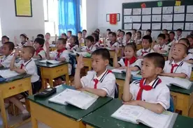 班主任给学生调座位时看似公平，其实也有很多你不了解的套路图片