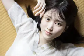 备受瞩目的女演员·福本莉子时隔4年再发写真集图片