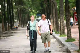 安徽农村高考落榜小伙娶了哈佛大学毕业的美国女孩，后来怎样了？图片