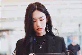 女星回怼身材质疑，身高174体重才100斤，腿细成麻杆还被说发胖图片