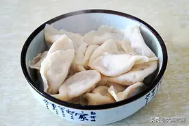 今日中秋节，阖家团圆除了赏月吃月饼，北方习俗还吃饺子图片