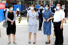 邯郸市教育局副县级督学董建华到滏春中学，现场指导学生复课工作图片