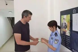 法国公民在沈阳领取中国驾照！中法驾驶证互认换领协议8月17日正式生效图片