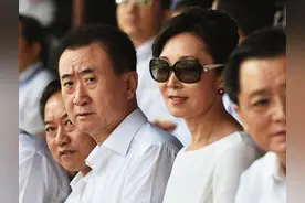 2年帮老公还债2000亿！王健林妻子林宁：嫁不嫁首富，我都是豪门图片