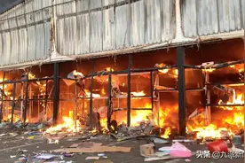 南非骚乱升级成打砸抢烧！华人商店被抢，人们无家可归图片