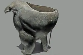 陕西农民耕地捡到宝，放院子里当鸡食盆，被专家拿走成国宝级文物图片