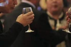 喝完酒就腹泻，身体存在着3种疾病，看看你“中招”了吗？图片