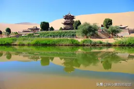 早已名存实亡的敦煌月牙泉，18年耗资40亿元，原来全靠人工续水图片