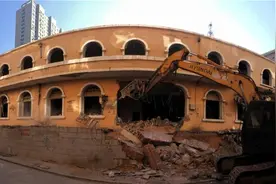 辽源市仙人河盖板楼拆除启动图片