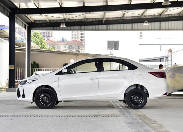 价格实惠的三厢丰田车，四缸自动挡油耗4.9L，经久耐用，实拍威驰