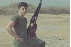 罕见的越战自拍照：美国大兵炫耀武器和肌肉图片