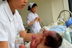 一位河南大妈讲述换子的故事，网友觉得和二八事件太像了图片