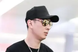 曝光和王思聪的聊天记录、感情八卦后，孙一宁直播2.5小时，获70万元打赏图片