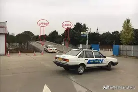 成都驾考最新坡道定点停车与起步考试图解，科目二考场实拍图片