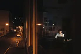 中年危机是职场生涯的必选项吗？图片
