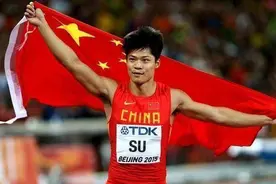 短跑名将苏炳添，近期受伤骨折，妻子为青梅竹马，长相偏韩国风图片