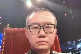 回归家庭6个月，涂磊首曝与女儿高清合照：求你们别再劝他复出了图片