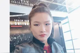 UFC冠军张伟丽，自拍美照报平安：格斗场是战神，赛场下是女神图片