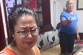 笑喷！山东老夫妻花式吐槽蹭饭闺女：一天几趟门口踩得都不长草了图片