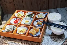 旅行的意义是什么呢？大概是“美食作伴，美景入怀”图片