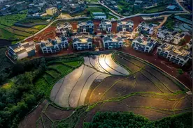顺应四时弯腰勤耕，大地会给你无限希冀图片