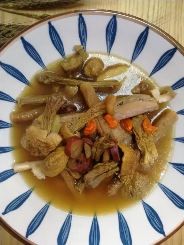 花胶炖清补凉 花胶炖清补凉汤的做法