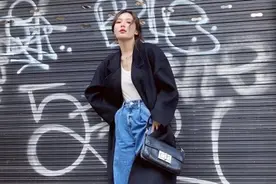 太爱金泫雅这身穿搭了，西装配阔腿裤帅气时髦，关键能秀腿图片