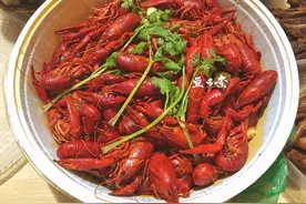 宴请同学，买了5个菜花费200块，老婆说我寒酸，您看会吗？图片