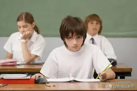 当年3个成绩倒数的学生，现在都成了老师，他们的老师感到奇怪图片