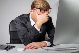 为什么加班的总是你？受伤的还是你？图片