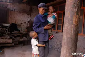 大孙子患病，儿子儿媳再生一个又患相同的病，6旬爷爷顿时崩溃图片