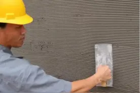装修房子贴瓷砖为啥要泡水，请教了专业瓦工师傅，终于知道了答案图片