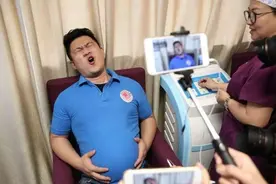 男人也能生孩子？中国科学家让雄鼠怀孕分娩，连生10崽父子平安图片