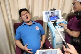 男人也能生孩子？中国科学家让雄鼠怀孕分娩，连生10崽父子平安图片