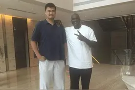 让奥尼尔显得娇小，地球上仅此5人！有人比奥胖还高56公分图片