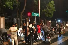 夜探南京神秘“鬼市”，凌晨开张天亮消失，交易需遵守“三不问”图片