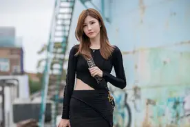 有一种时髦叫“光腿穿靴子”，看着显腿长，到底是冷是热？图片