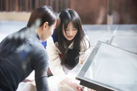 郑爽自拍玩脱，点错变男生特效，女粉丝：连我都馋了图片