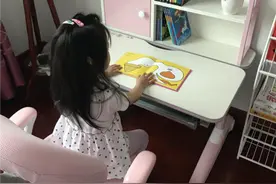 高度可调节、防驼背、收纳空间多：一套家长孩子都超爱的学习桌椅图片