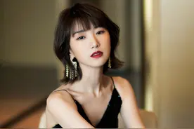 毛晓彤画睫毛的方法：比平时多2个步骤，卷翘一整天没问题图片