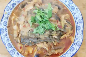 炖鲫鱼时，千万不要直接下锅炖，多做这一步，酥烂入味吃不到鱼刺视频封面