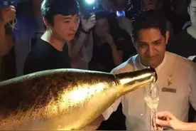 王思聪夜店狂欢，开200万元酒庆祝登榜胡润百富榜图片